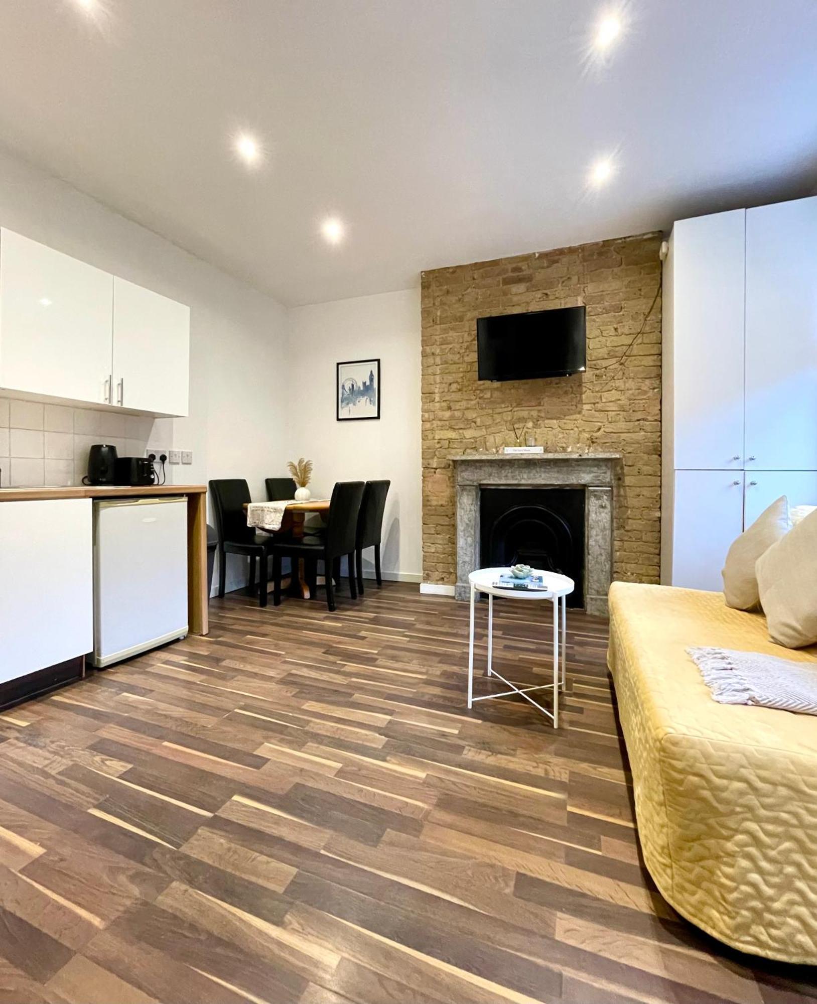 A Fantastic One Double Bedroom Flat * Londra