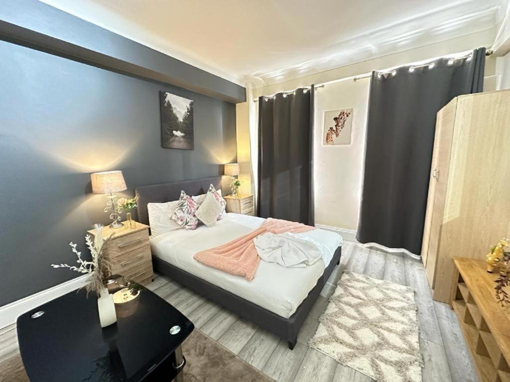Park Lane Beautiful Family Lejlighed London