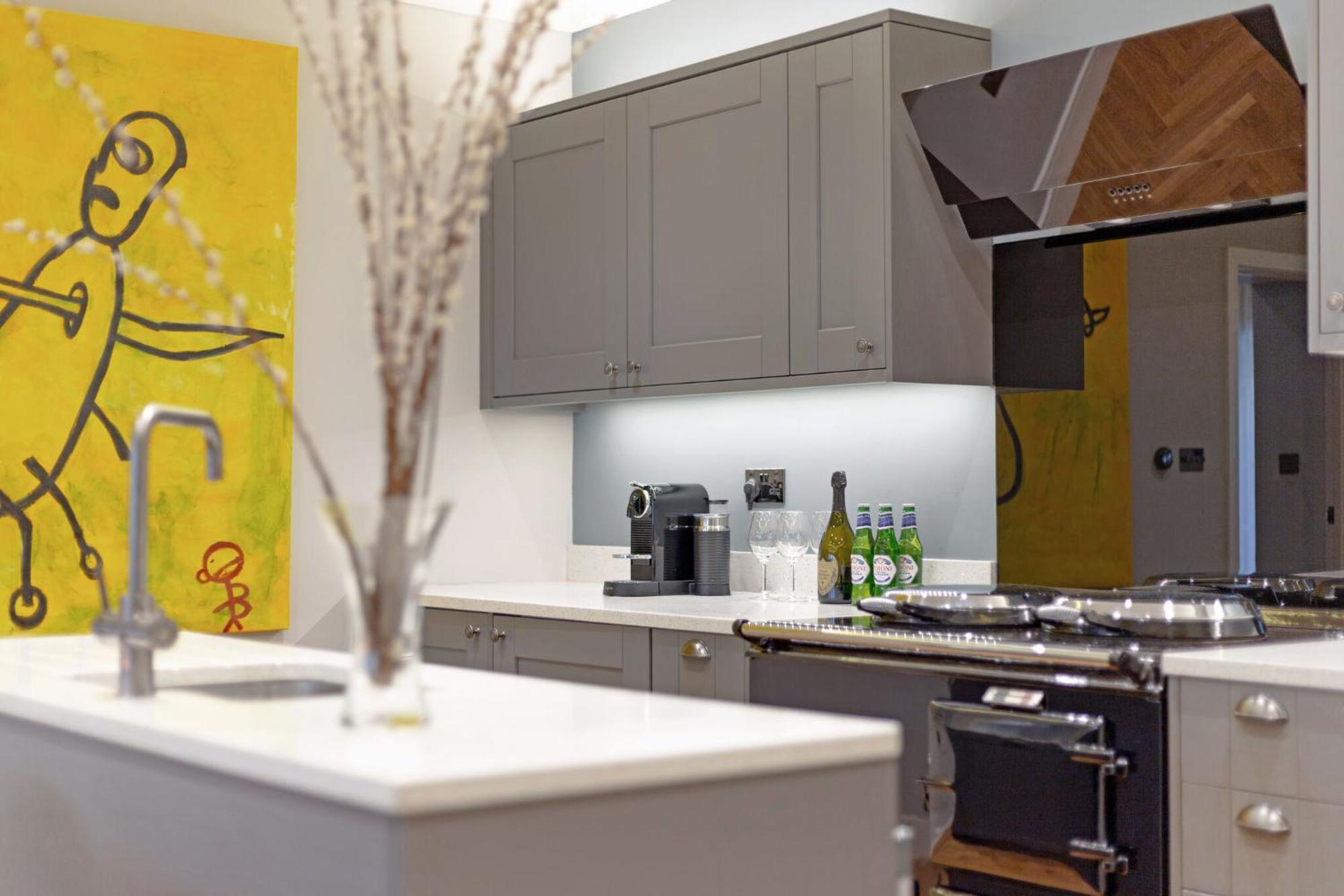 Modern Kensington Flat 3 Bedrooms And 3 Bathrooms * London