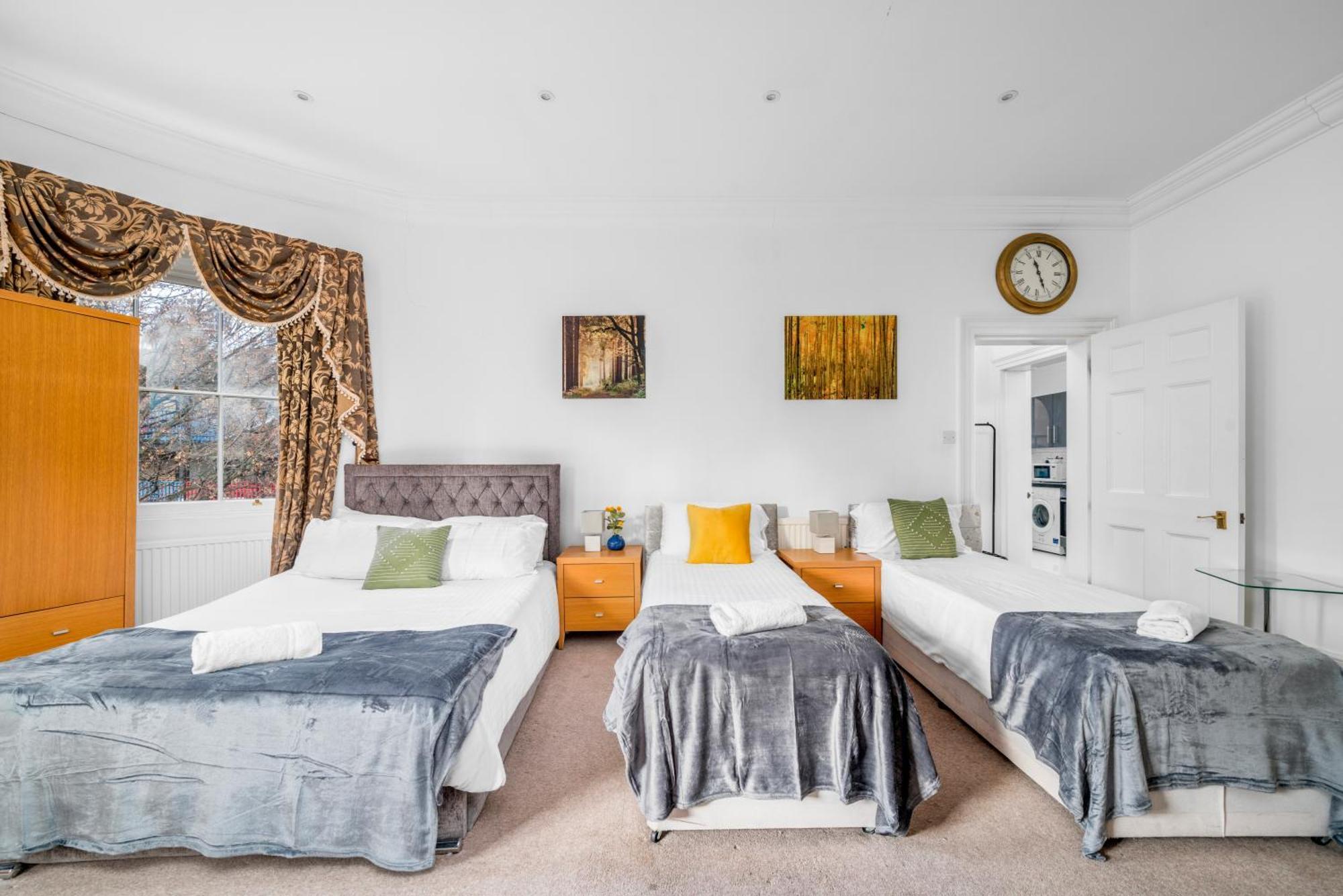Canary Wharf - Spacious Near Excel Exhibition Centre, O2 Arena, Airport, Free Parking & Wifi Appartement Londres