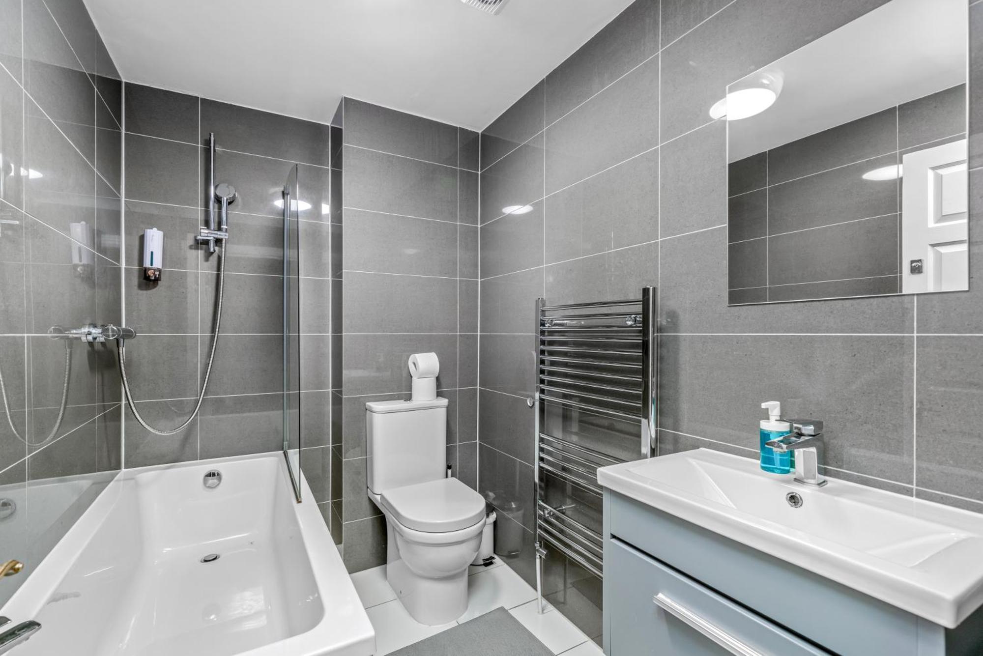 Canary Wharf - Spacious Near Excel Exhibition Centre, O2 Arena, Airport, Free Parking & Wifi Appartement Londres