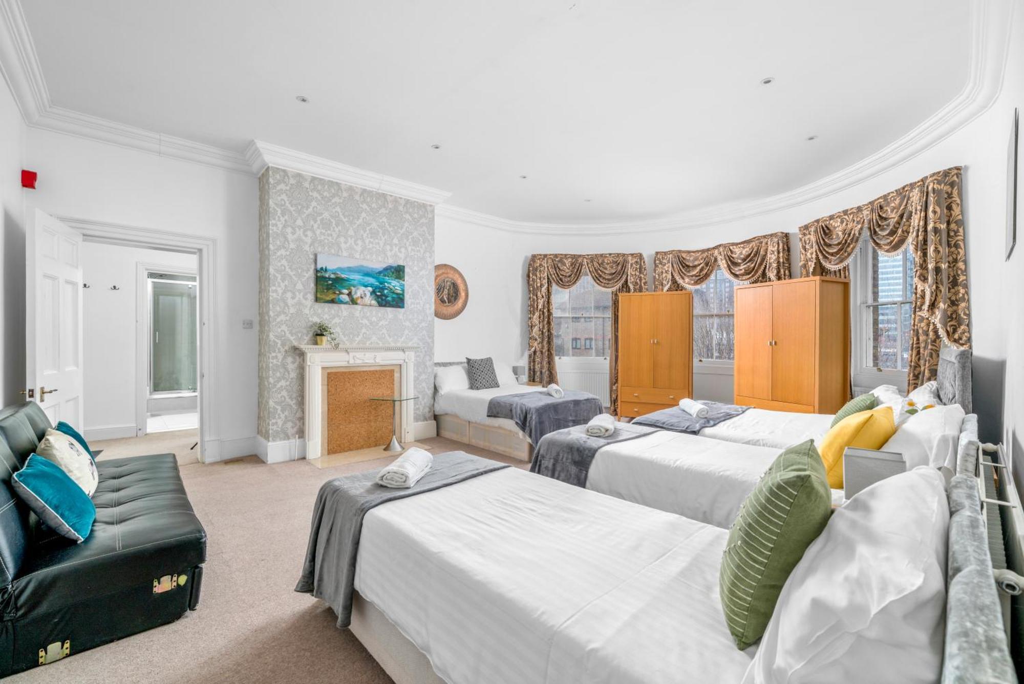 Canary Wharf - Spacious Near Excel Exhibition Centre, O2 Arena, Airport, Free Parking & Wifi Appartement Londres
