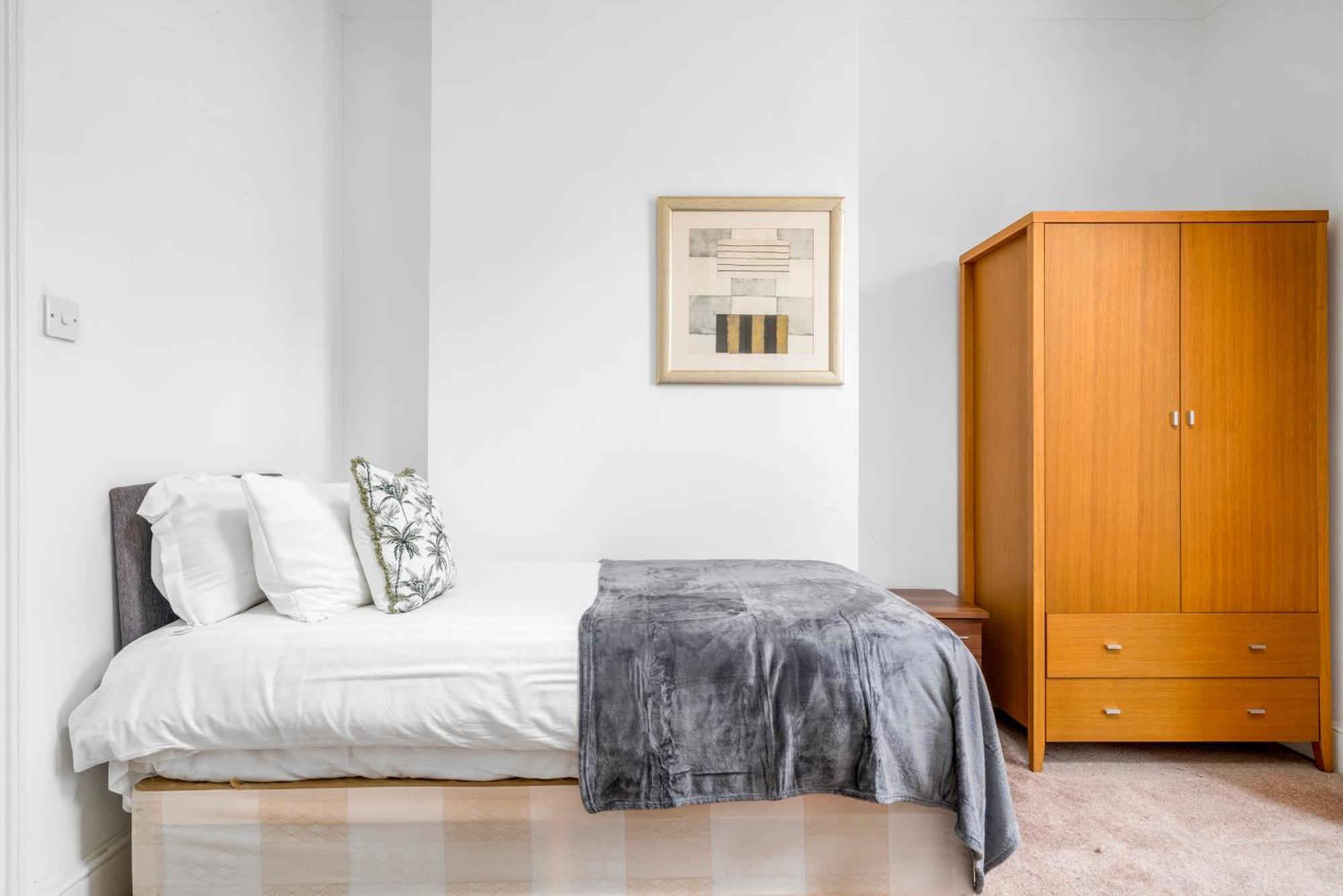 Canary Wharf - Spacious Near Excel Exhibition Centre, O2 Arena, Airport, Free Parking & Wifi Appartement Londres