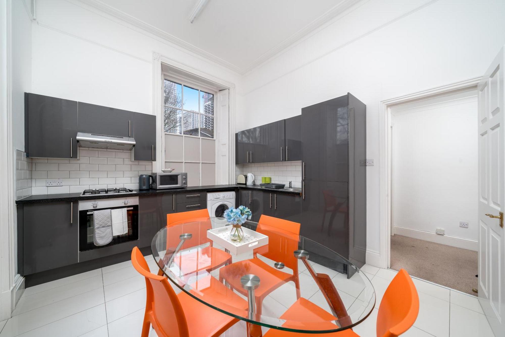 Canary Wharf - Spacious Near Excel Exhibition Centre, O2 Arena, Airport, Free Parking & Wifi Appartement