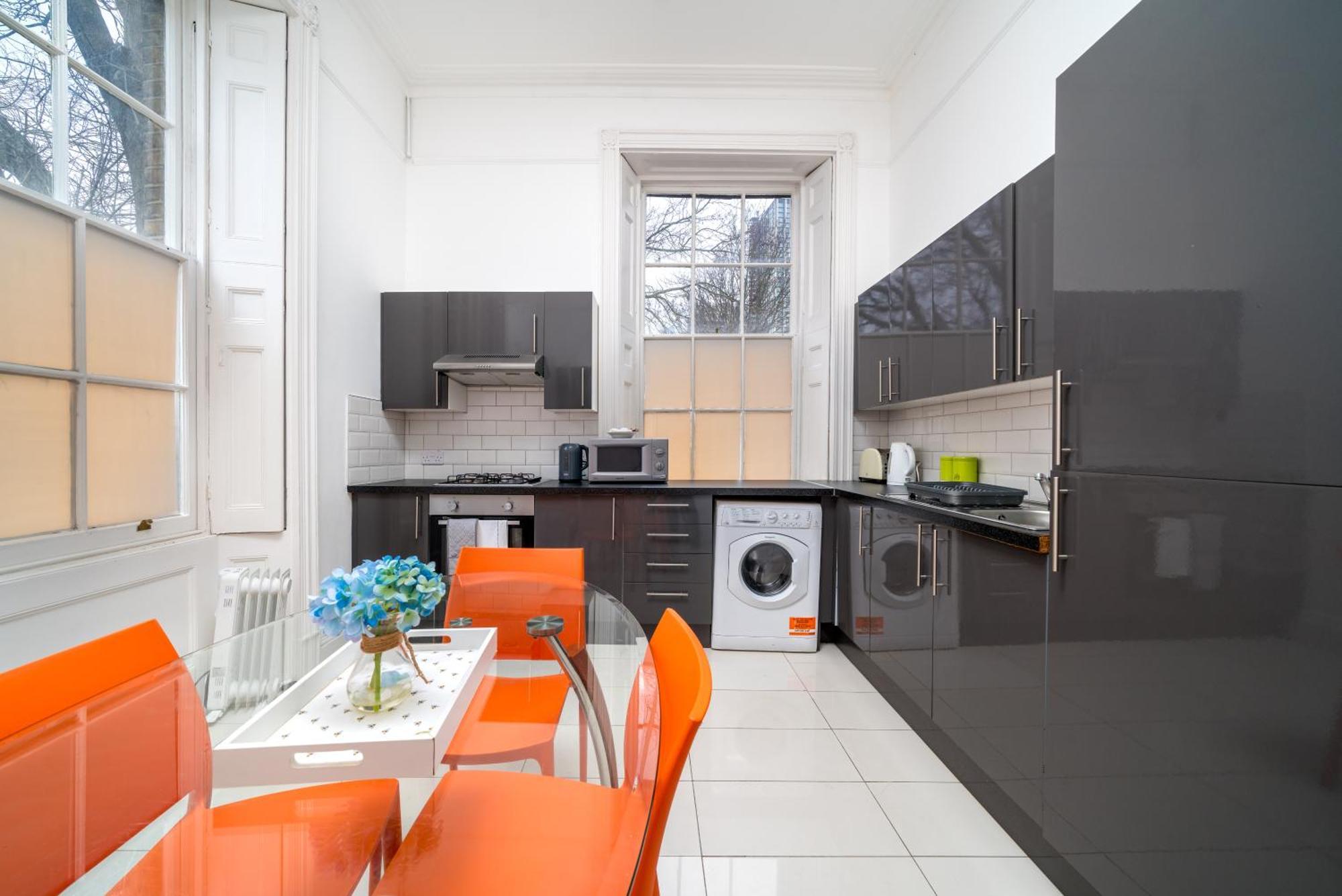 Canary Wharf - Spacious Near Excel Exhibition Centre, O2 Arena, Airport, Free Parking & Wifi Appartement Londres