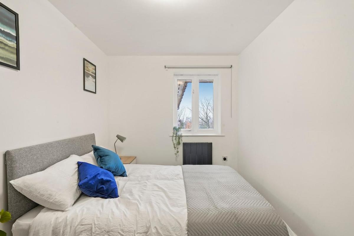 Comfortable 2-bed Flat, Free Parking, Near Excel Lejlighed London