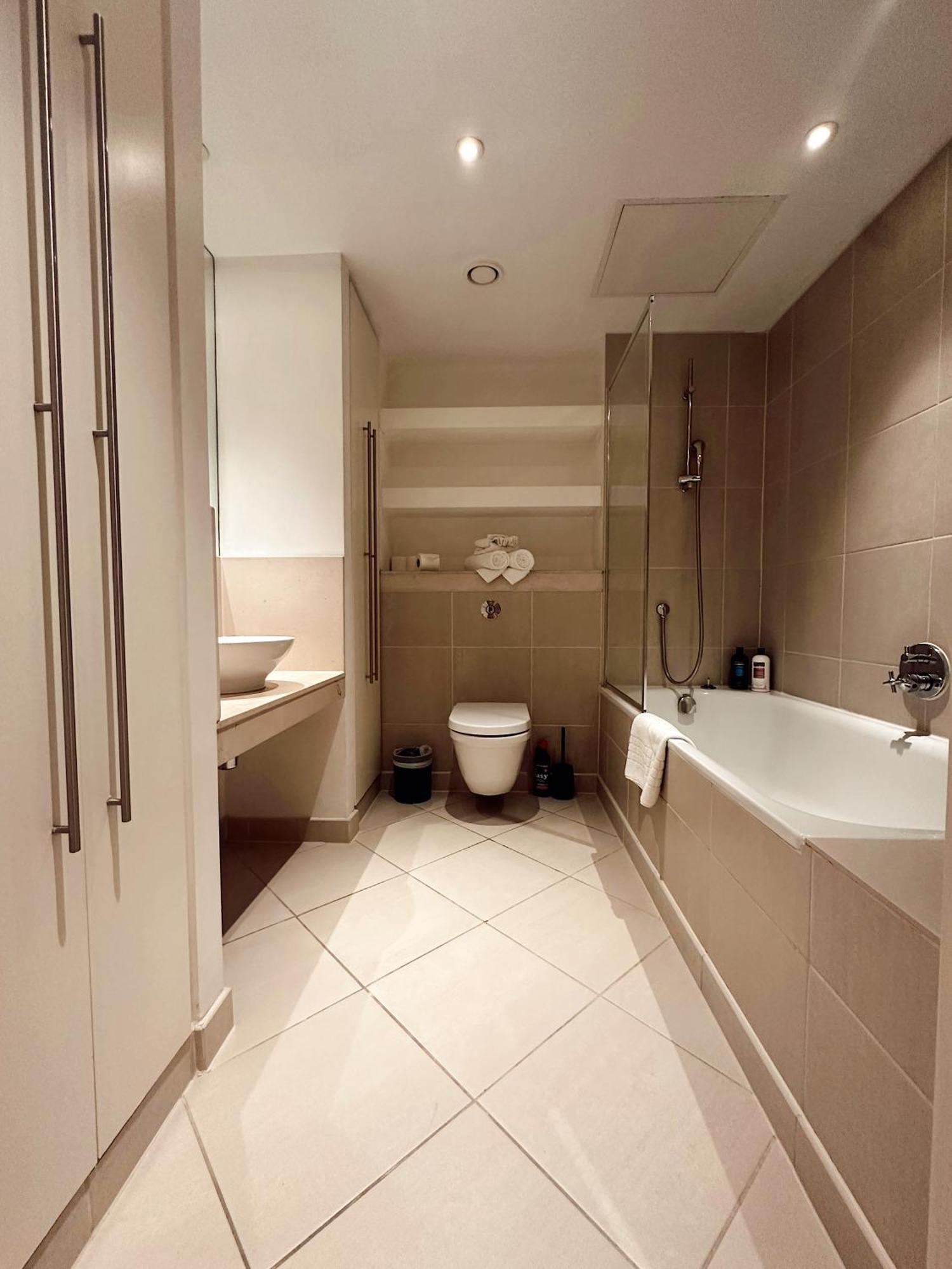 Modern 2bed-2bath Leilighet *