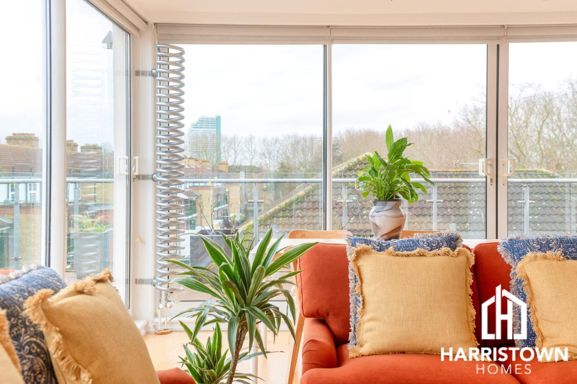 Apartment 2 Bed Penthouse In Canada Water With Huge Balcony & Canary Wharf View London