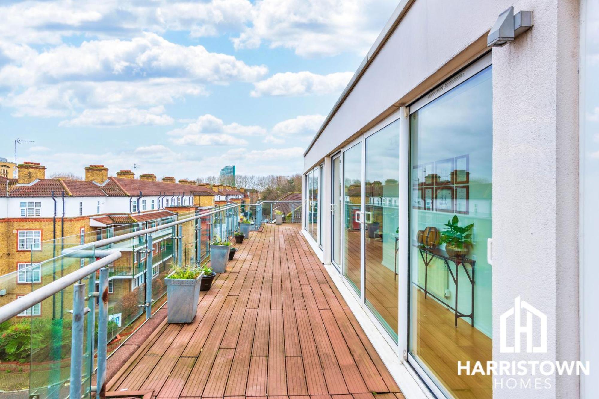2 Bed Penthouse In Canada Water With Huge Balcony & Canary Wharf View Apartment London
