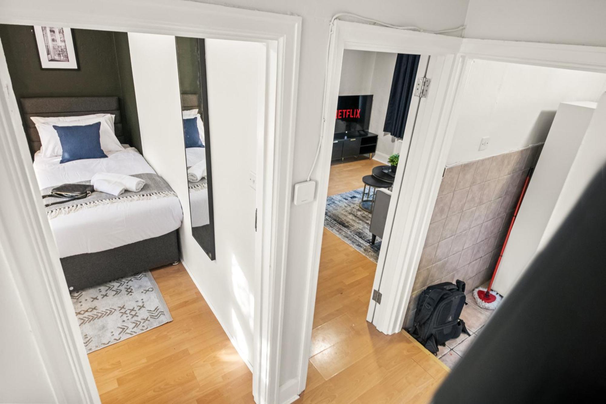 Spacious 4br, Sleeps 7, Garden, Free Parking Apartment London
