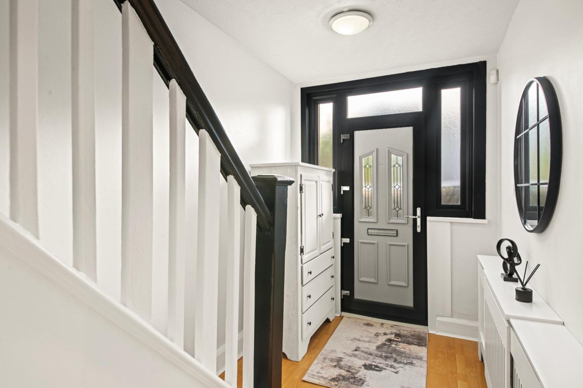 Spacious 4br, Sleeps 7, Garden, Free Parking Apartment *