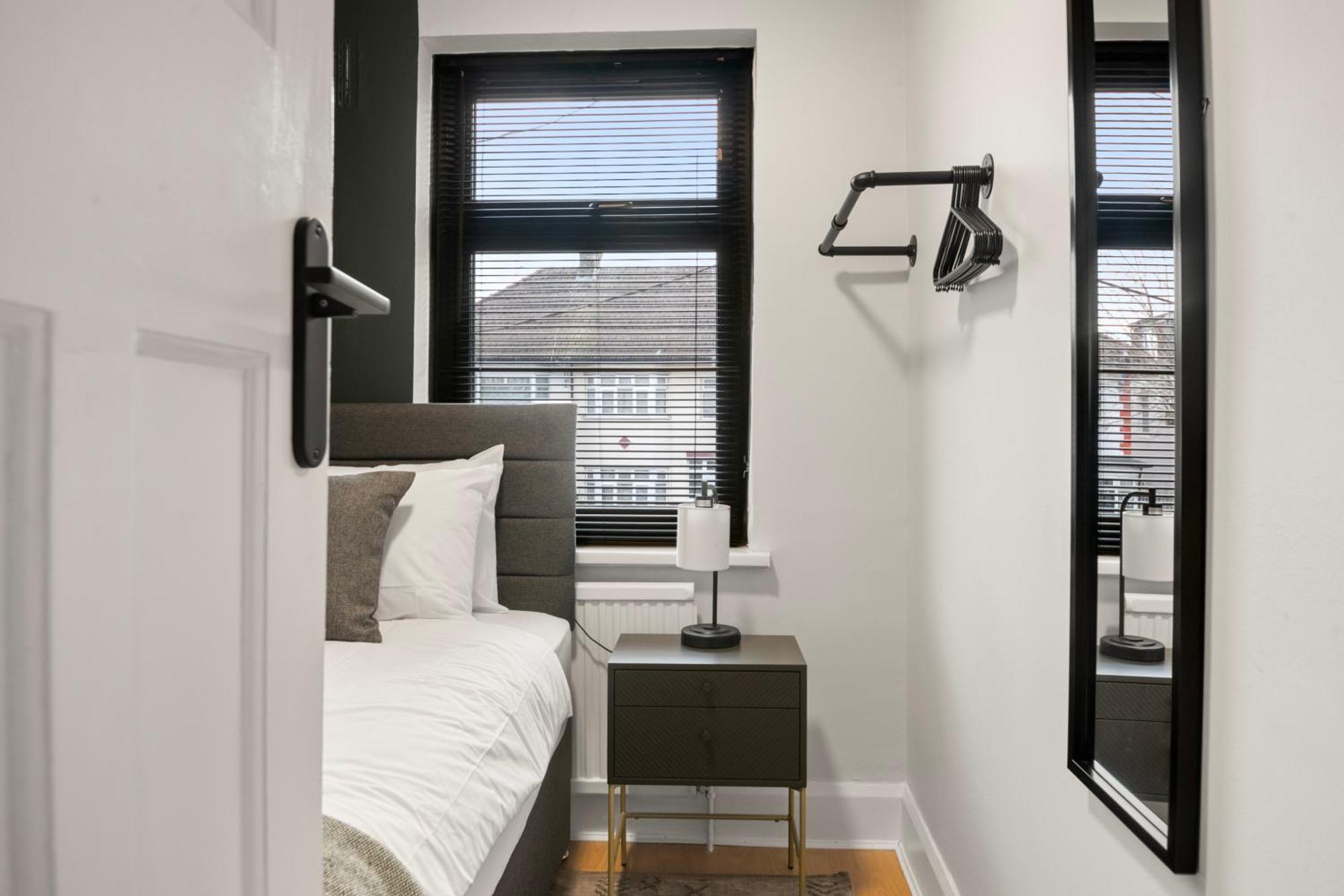 Spacious 4br, Sleeps 7, Garden, Free Parking Apartment London