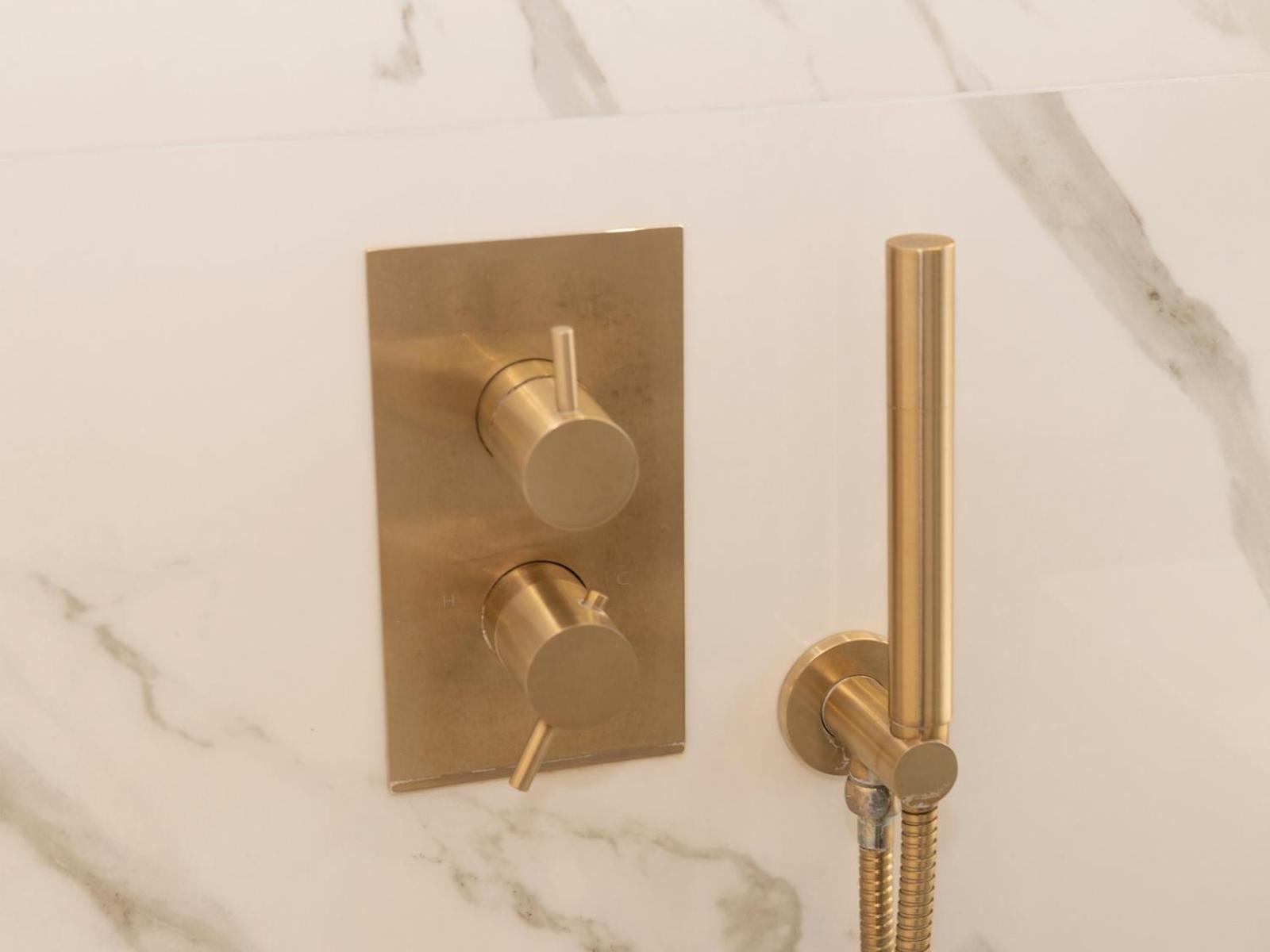 Pass The Keys Luxurious 2-bedroom Flat In Hyde Park Apartment