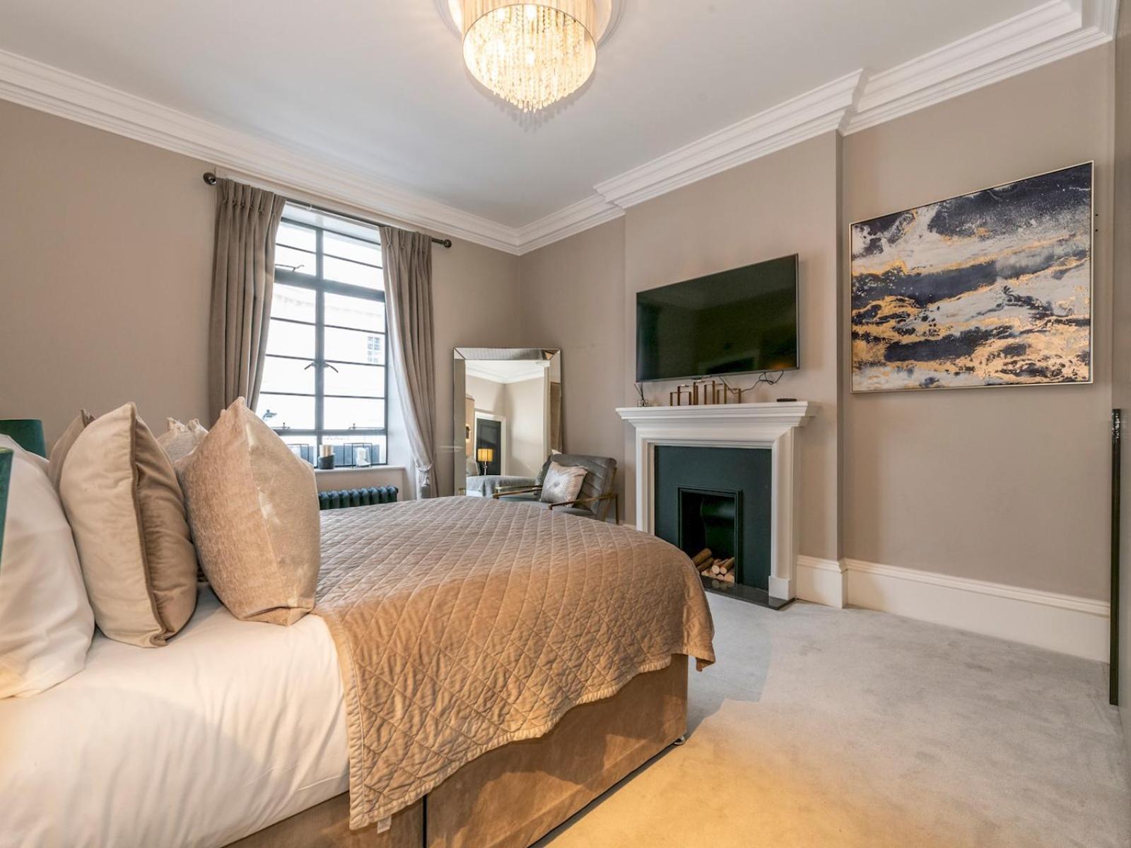 Pass The Keys Luxurious 2-bedroom Flat In Hyde Park Apartment