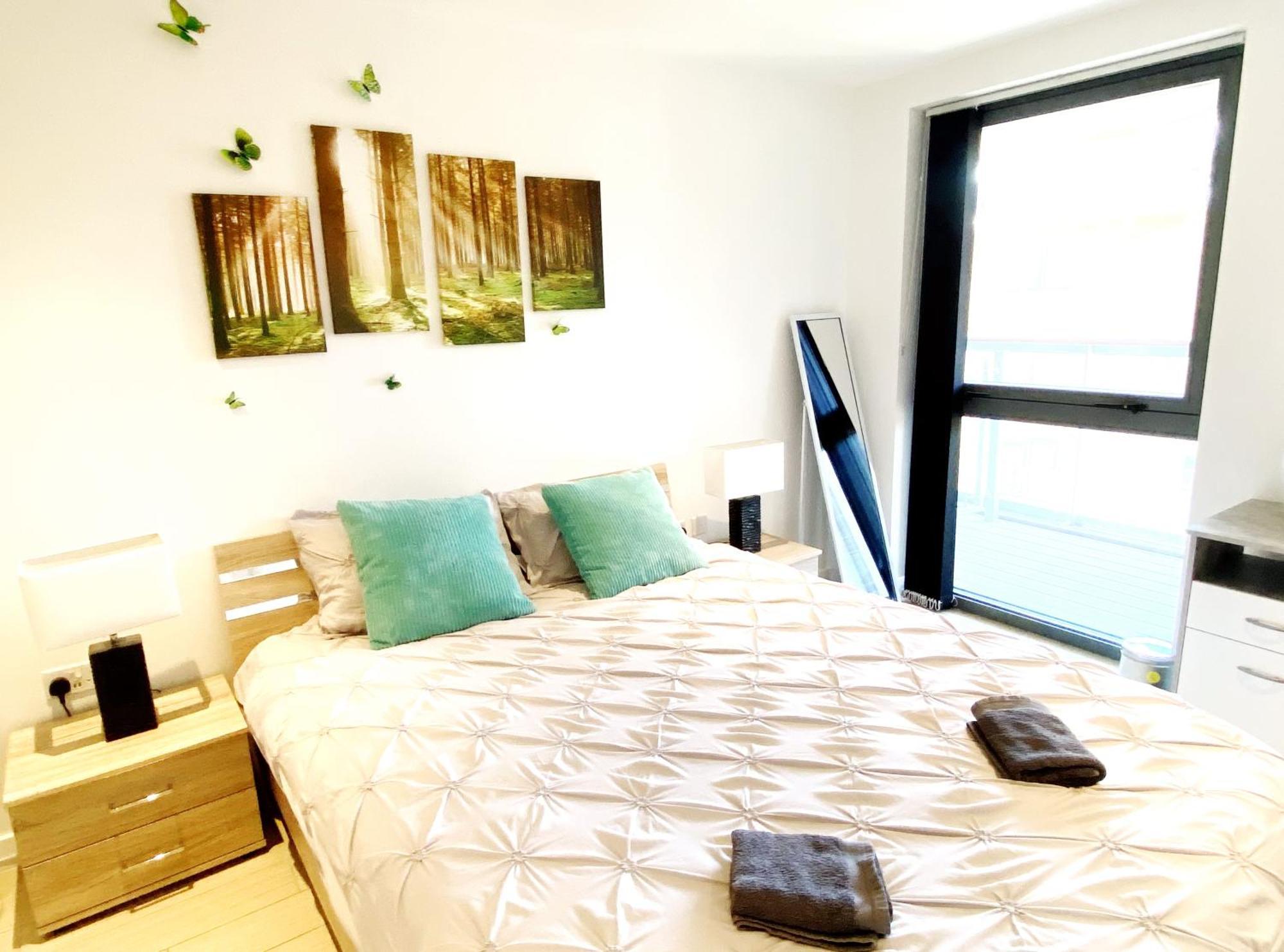 New Large 4 Bedroom & 3 Bathroom Flat Near Angel Station In Zone 1 For Max 13 Guests Leilighet London