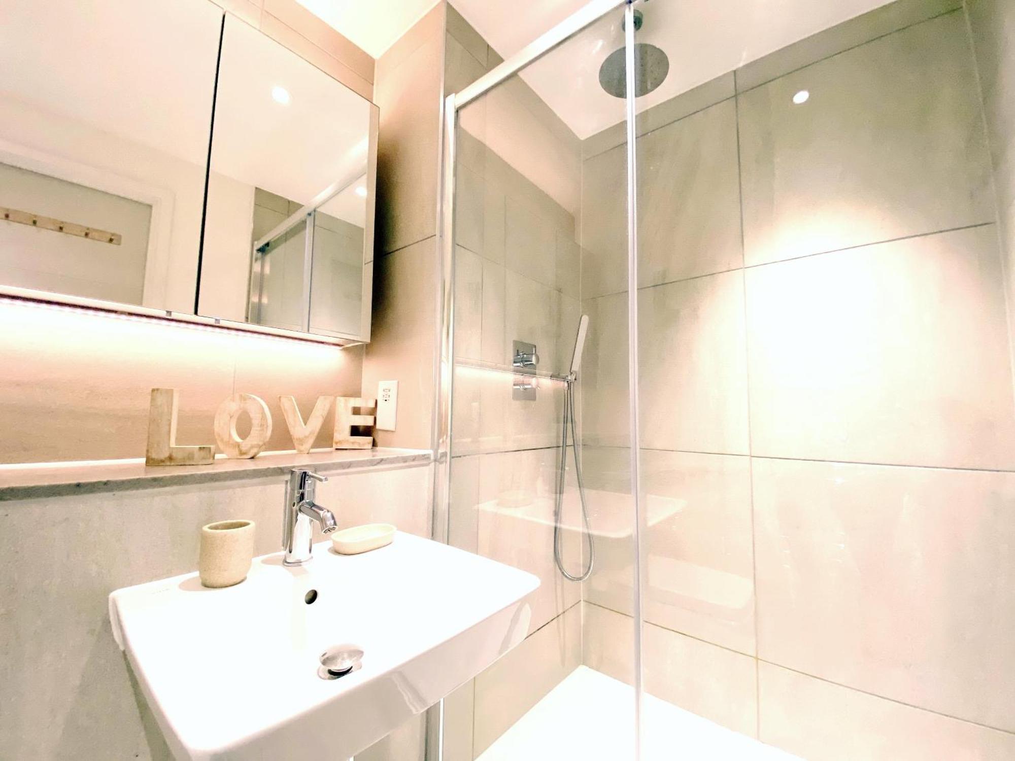 New Large 4 Bedroom & 3 Bathroom Flat Near Angel Station In Zone 1 For Max 13 Guests Leilighet *