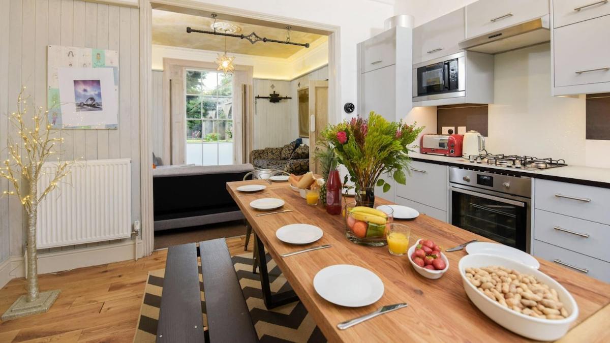 The Camden Chic Townhouse - Accommodates 14 Guests * Londen