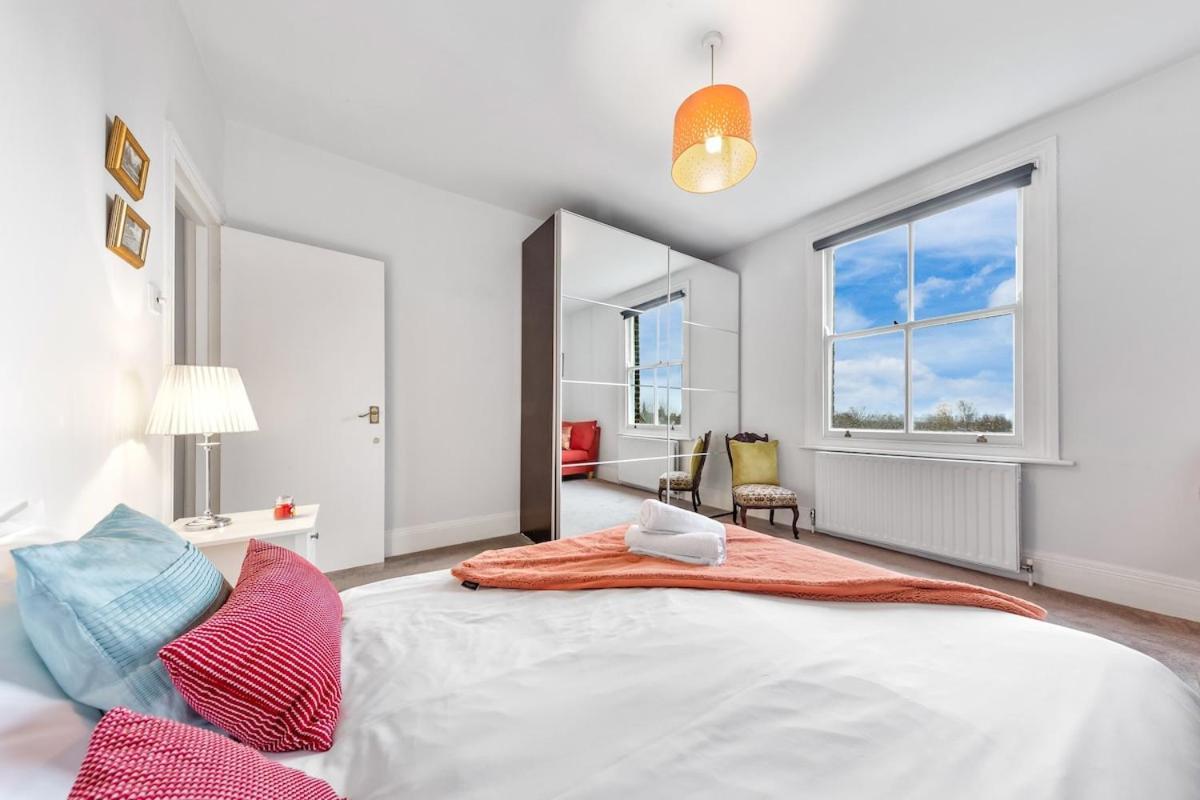 Lovely Split Level 2 Bedroom Flat In Nw London
