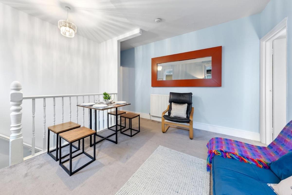 Lovely Split Level 2 Bedroom Flat In Nw Apartment