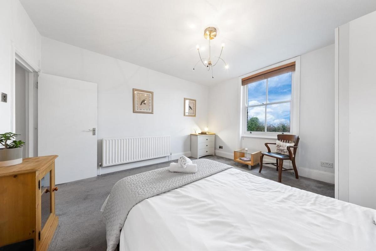 Lovely Split Level 2 Bedroom Flat In Nw Apartment