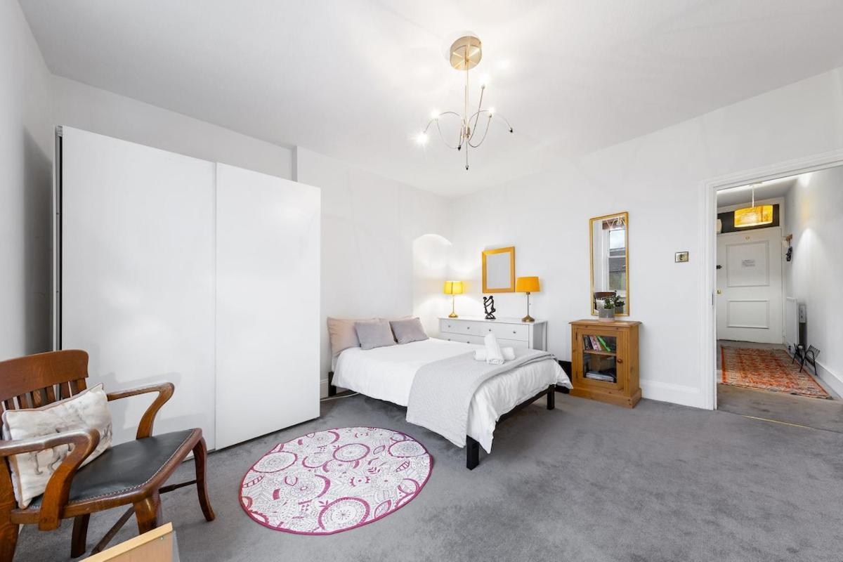 Lovely Split Level 2 Bedroom Flat In Nw * London