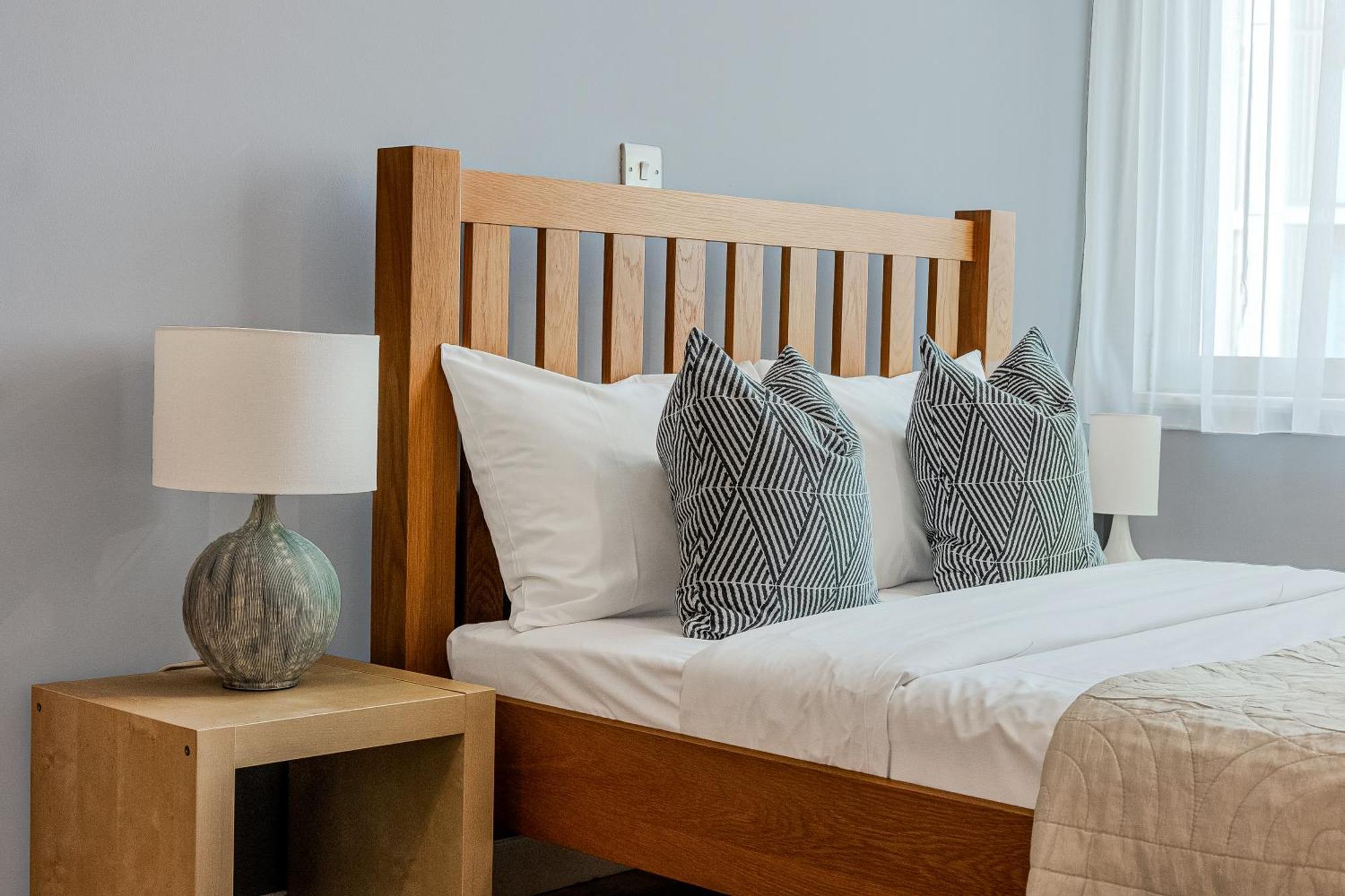New Listing! 2br With Balcony In Stratford, 3min Dlr Appartement *