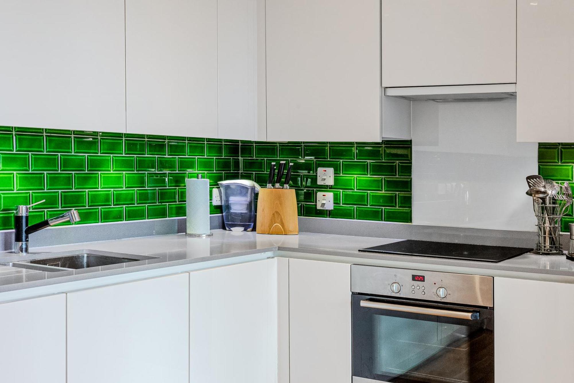 New Listing! 2br With Balcony In Stratford, 3min Dlr Appartement *