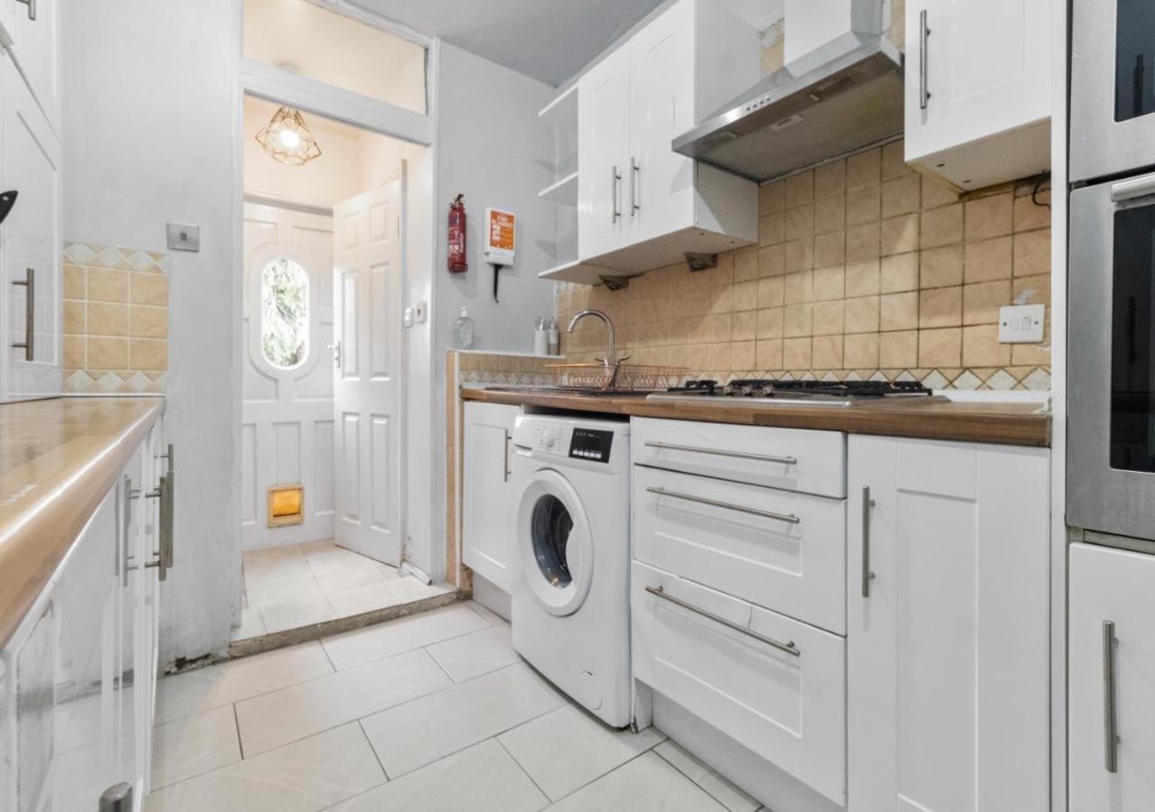 Apartment Spacious 4bdr With Modern Comforts In Downshill London