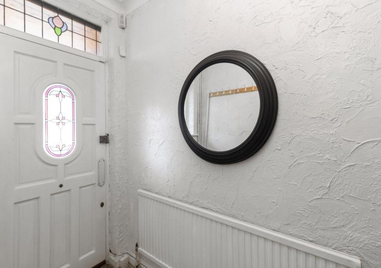 Spacious 4bdr With Modern Comforts In Downshill Apartment