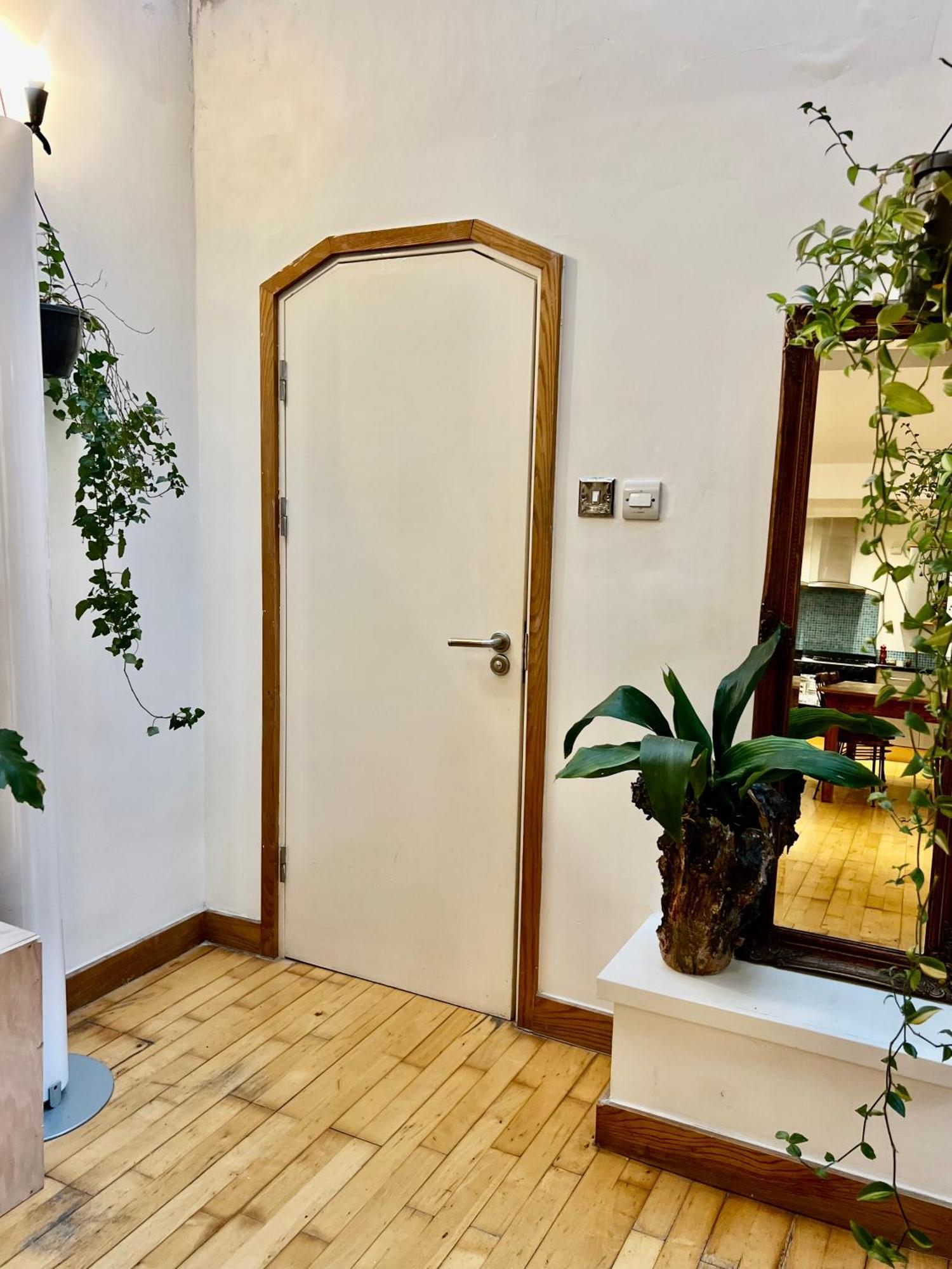 Creative Oasis In The Heart Of Maison d'hôtes *