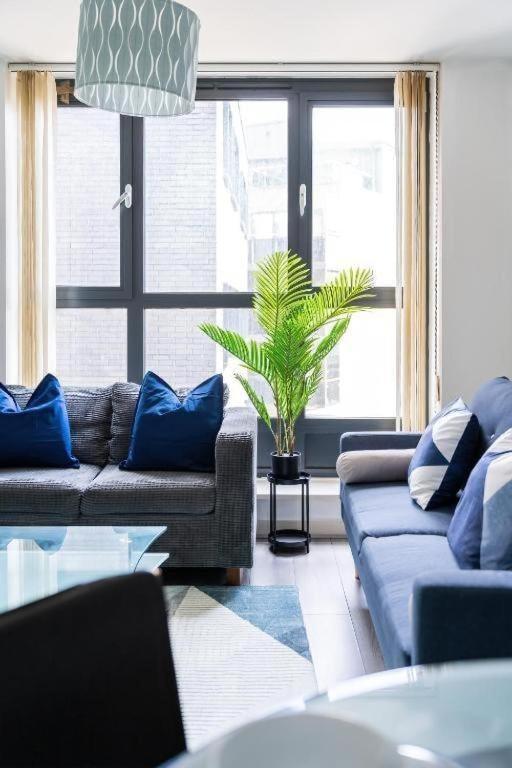 Lavish - Secure With Parking Leilighet *