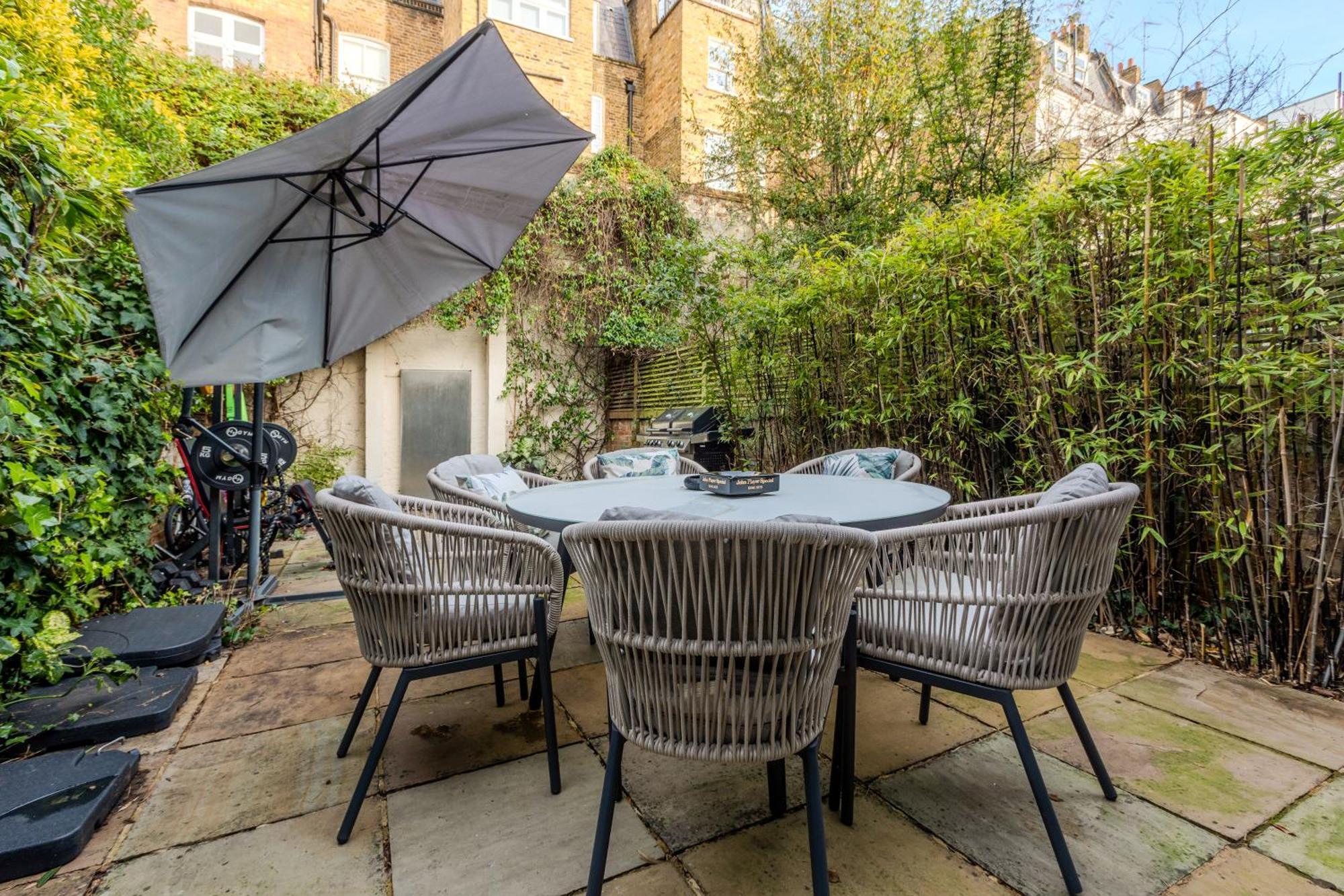 Lägenhet New 3lvl 3br With Garden, Prime Knightsbridge