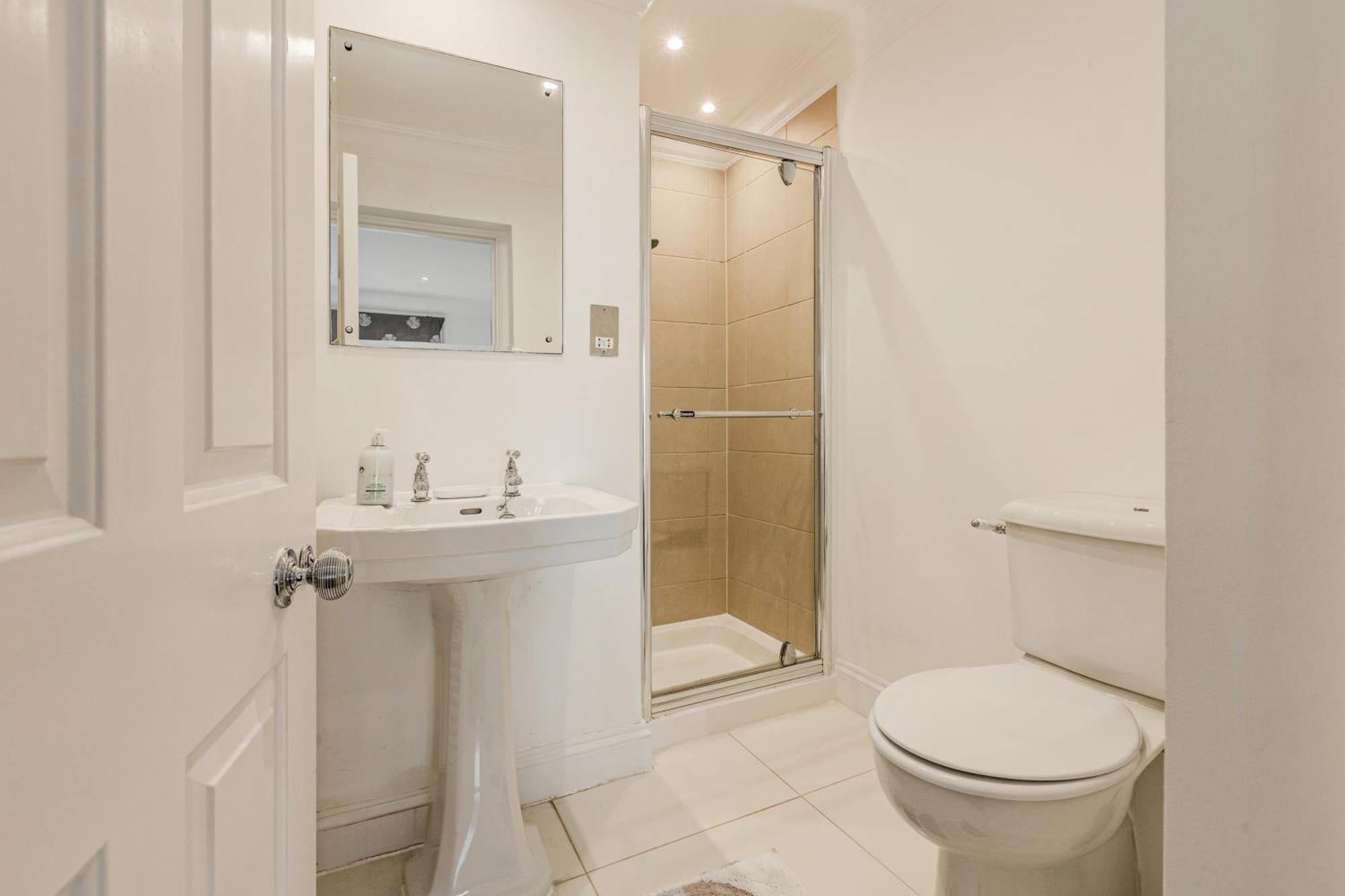 New 3lvl 3br With Garden, Prime Knightsbridge Lägenhet *