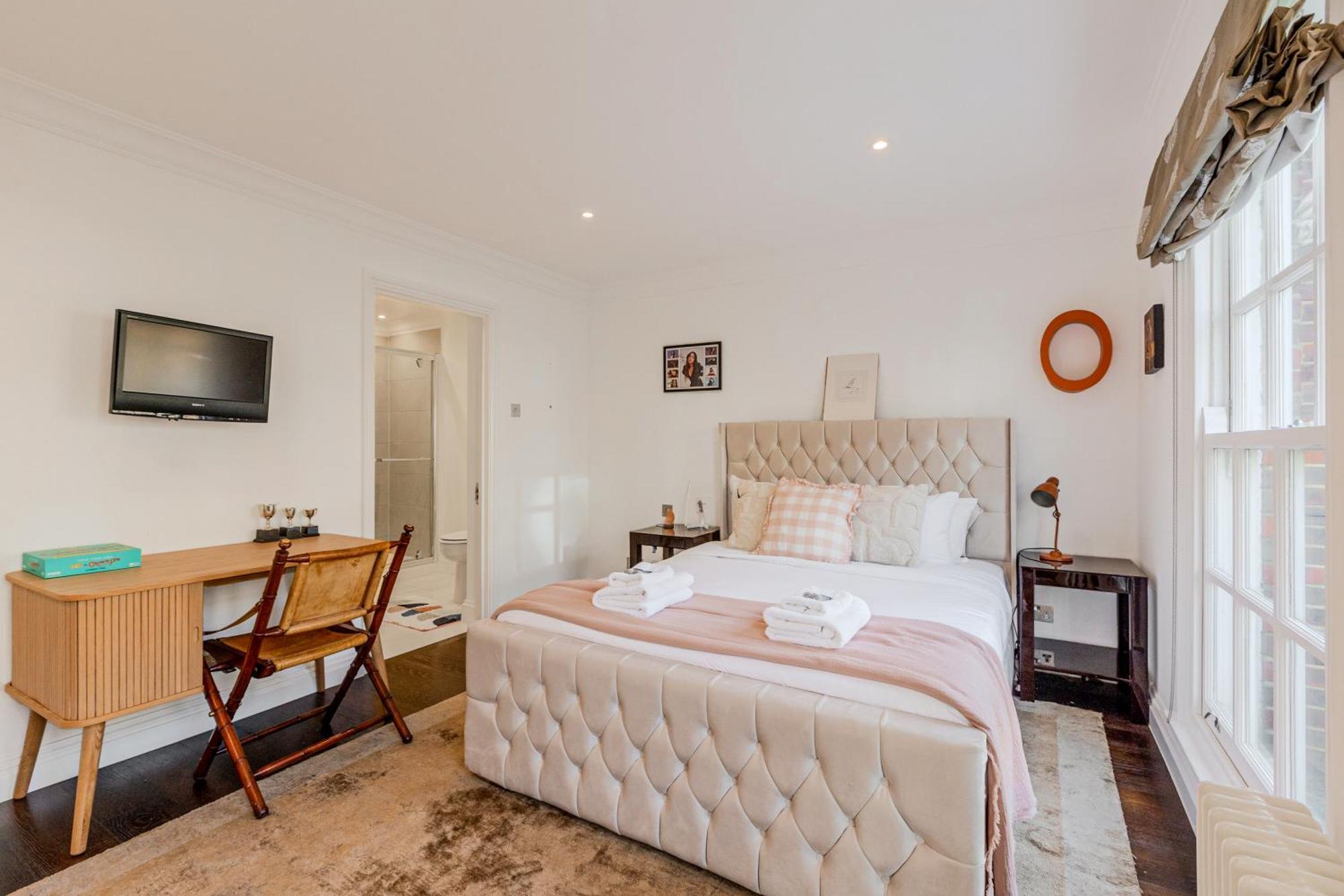 Lägenhet New 3lvl 3br With Garden, Prime Knightsbridge *