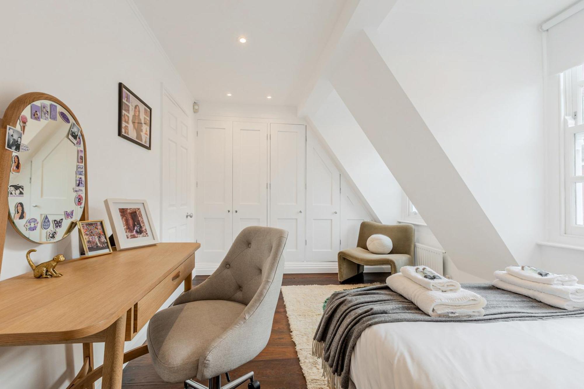 New 3lvl 3br With Garden, Prime Knightsbridge Lägenhet *