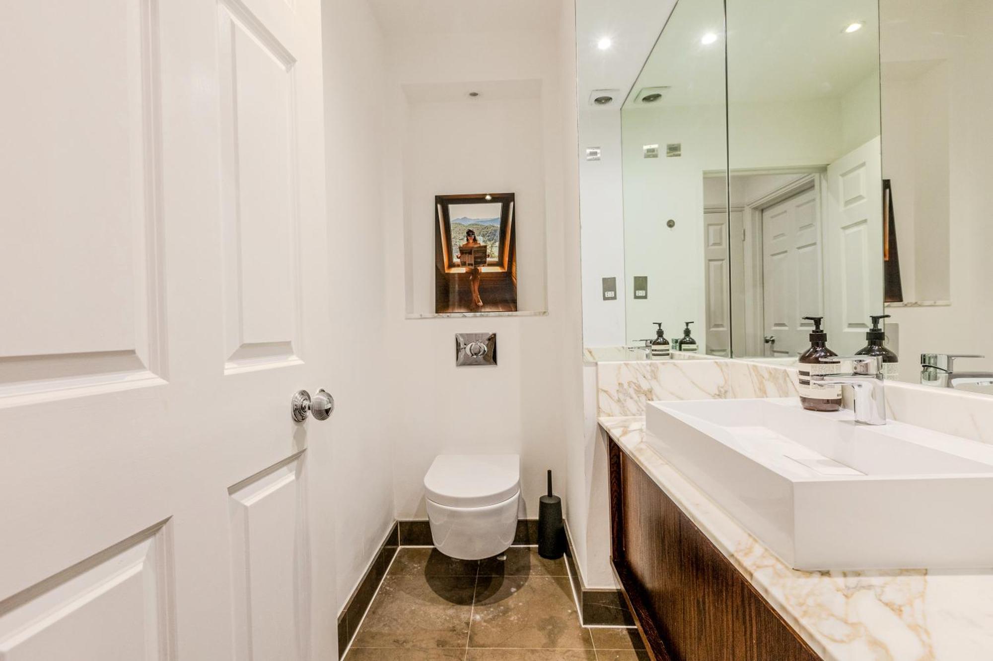 Lägenhet New 3lvl 3br With Garden, Prime Knightsbridge London