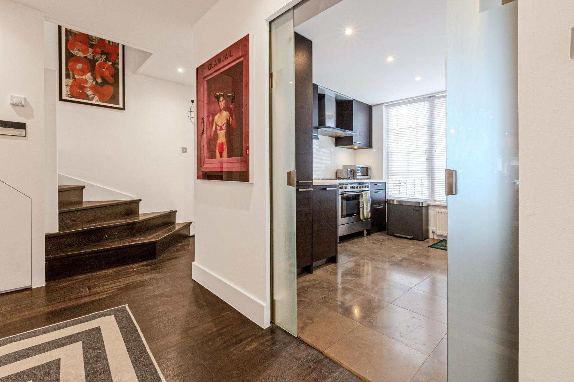 New 3lvl 3br With Garden, Prime Knightsbridge Lägenhet *