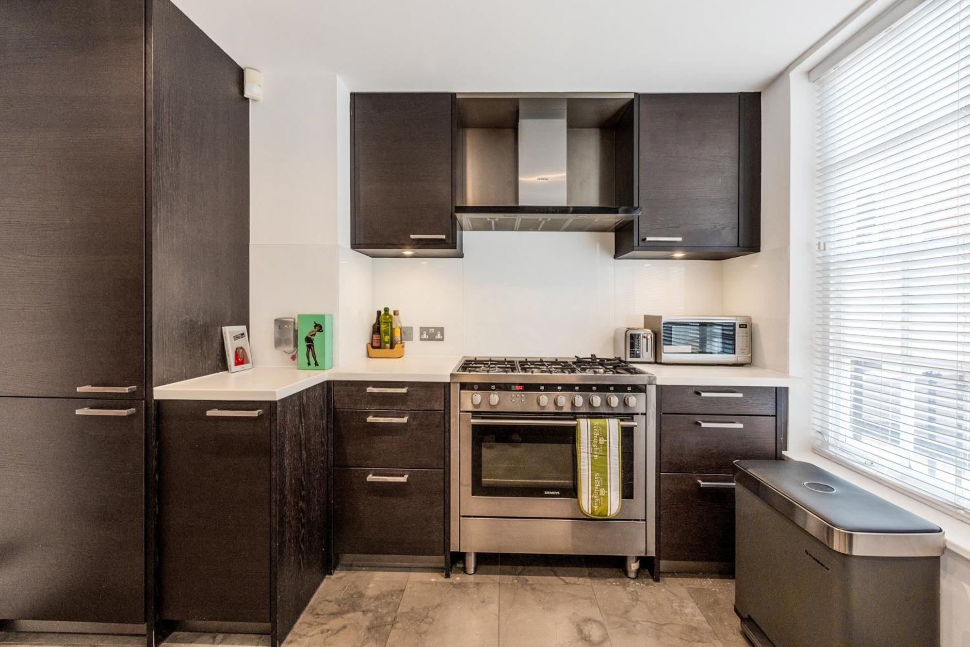 Lägenhet New 3lvl 3br With Garden, Prime Knightsbridge London