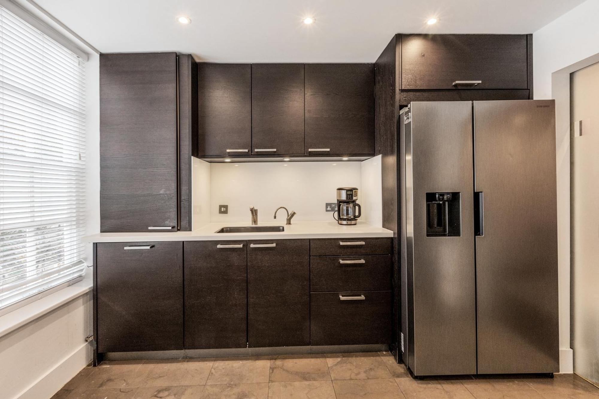 New 3lvl 3br With Garden, Prime Knightsbridge Lägenhet *