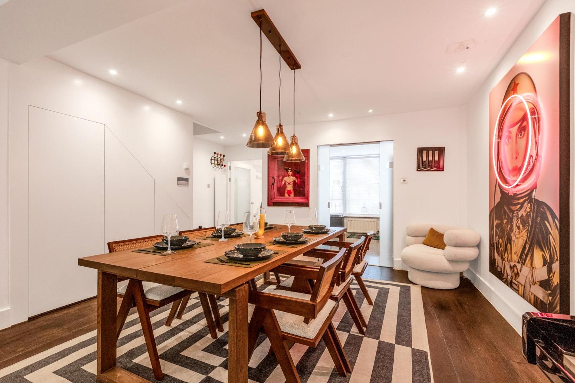 Lägenhet New 3lvl 3br With Garden, Prime Knightsbridge London