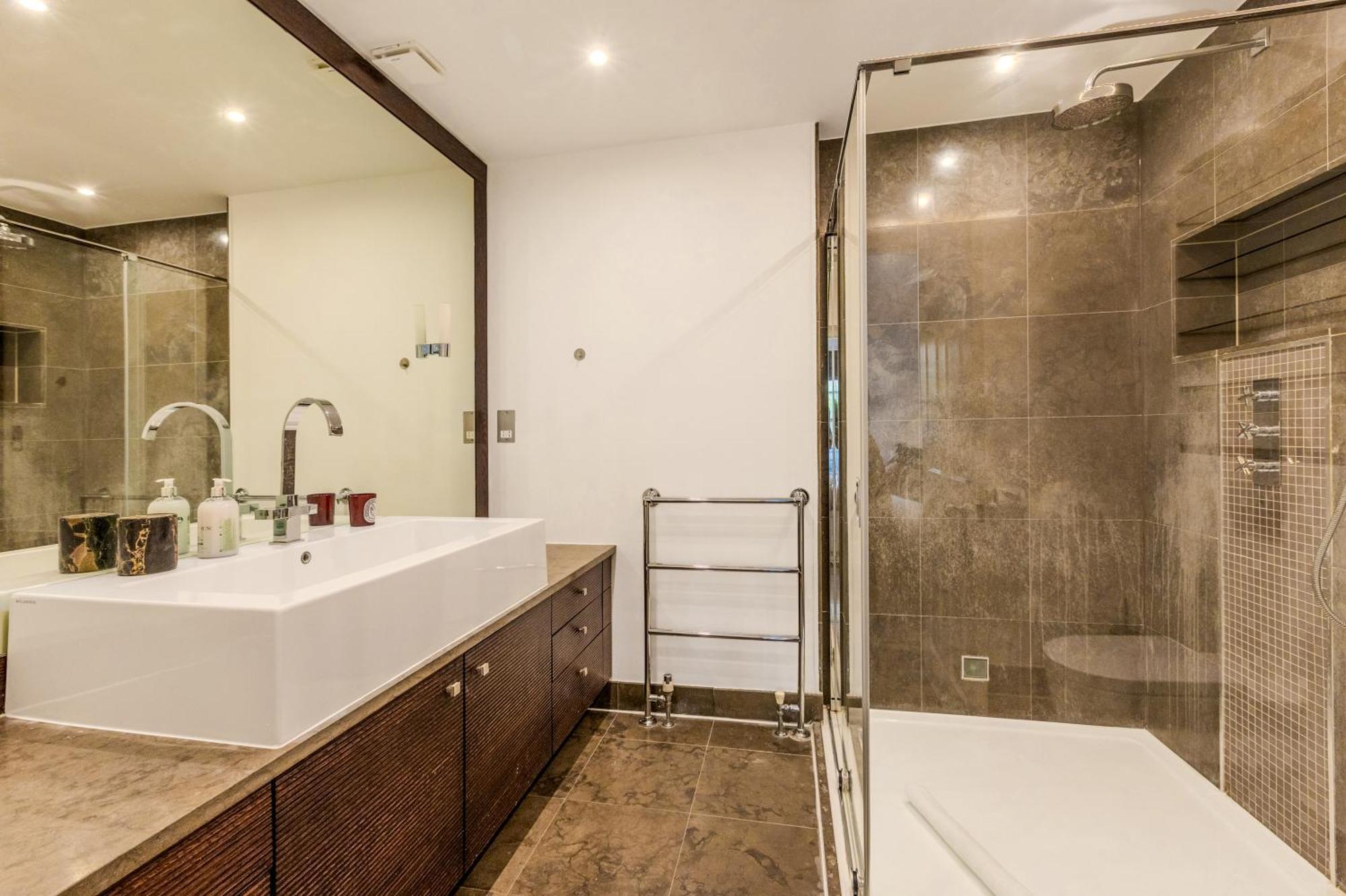 New 3lvl 3br With Garden, Prime Knightsbridge Lägenhet *