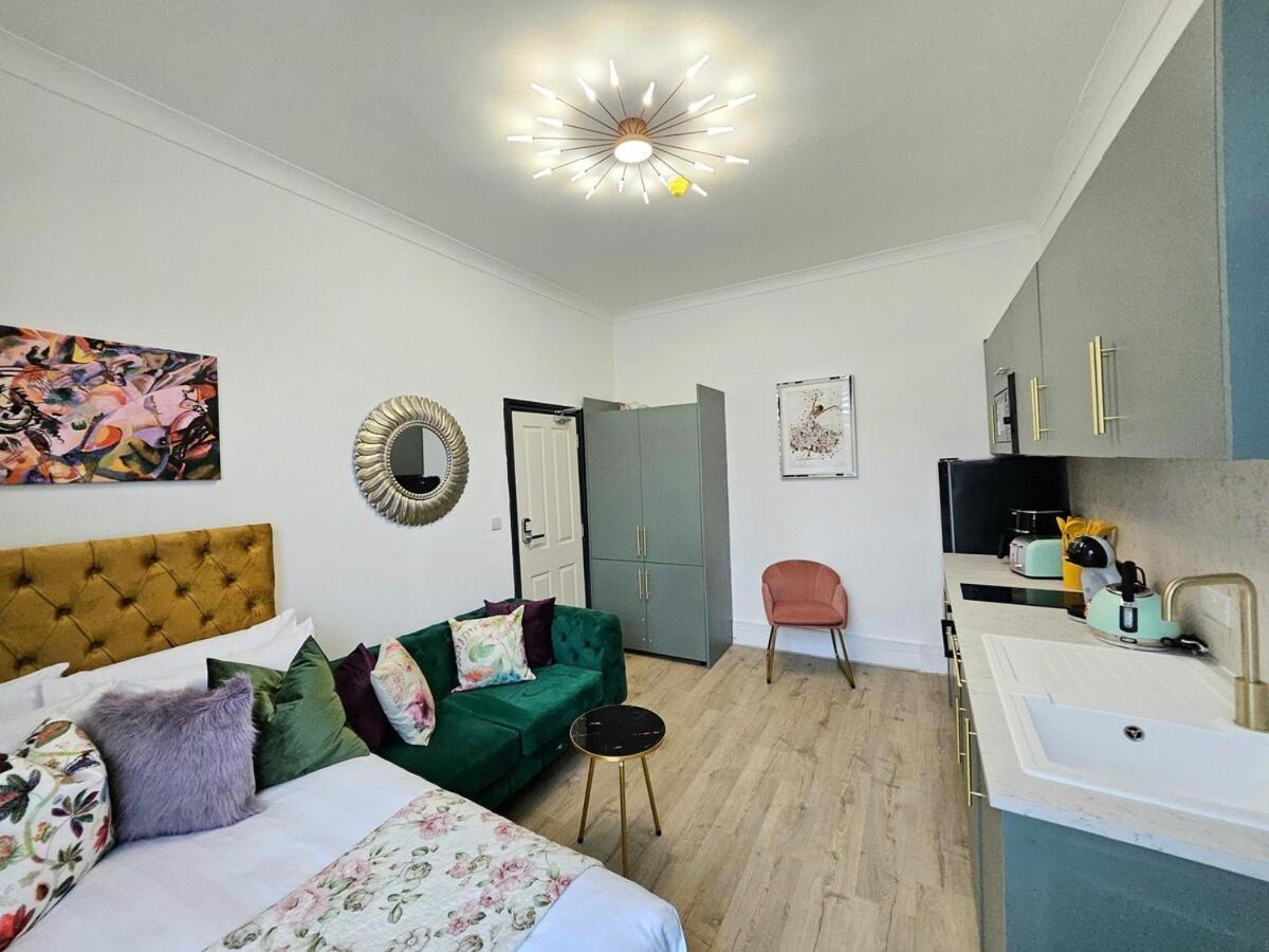 Sensational London-callcott London