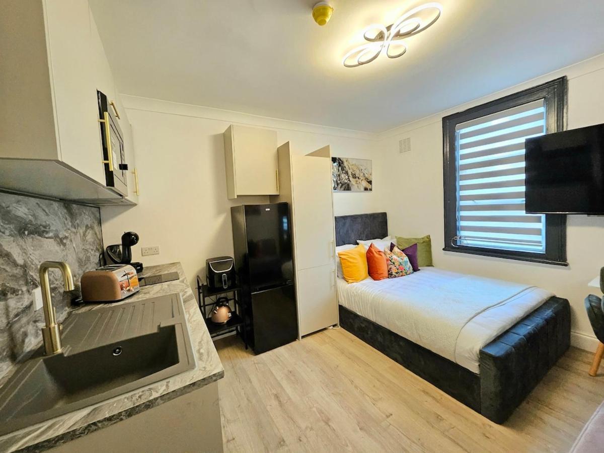 Sensational London-callcott London