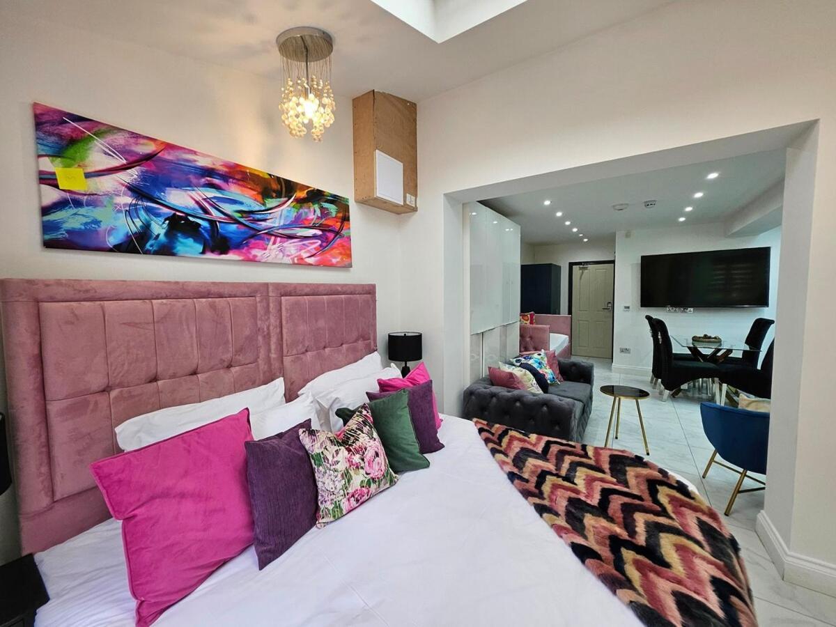 Sensational London-callcott London