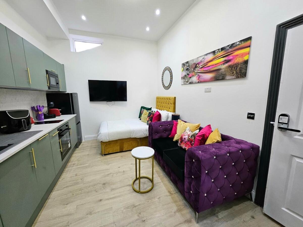 Sensational London-callcott * London