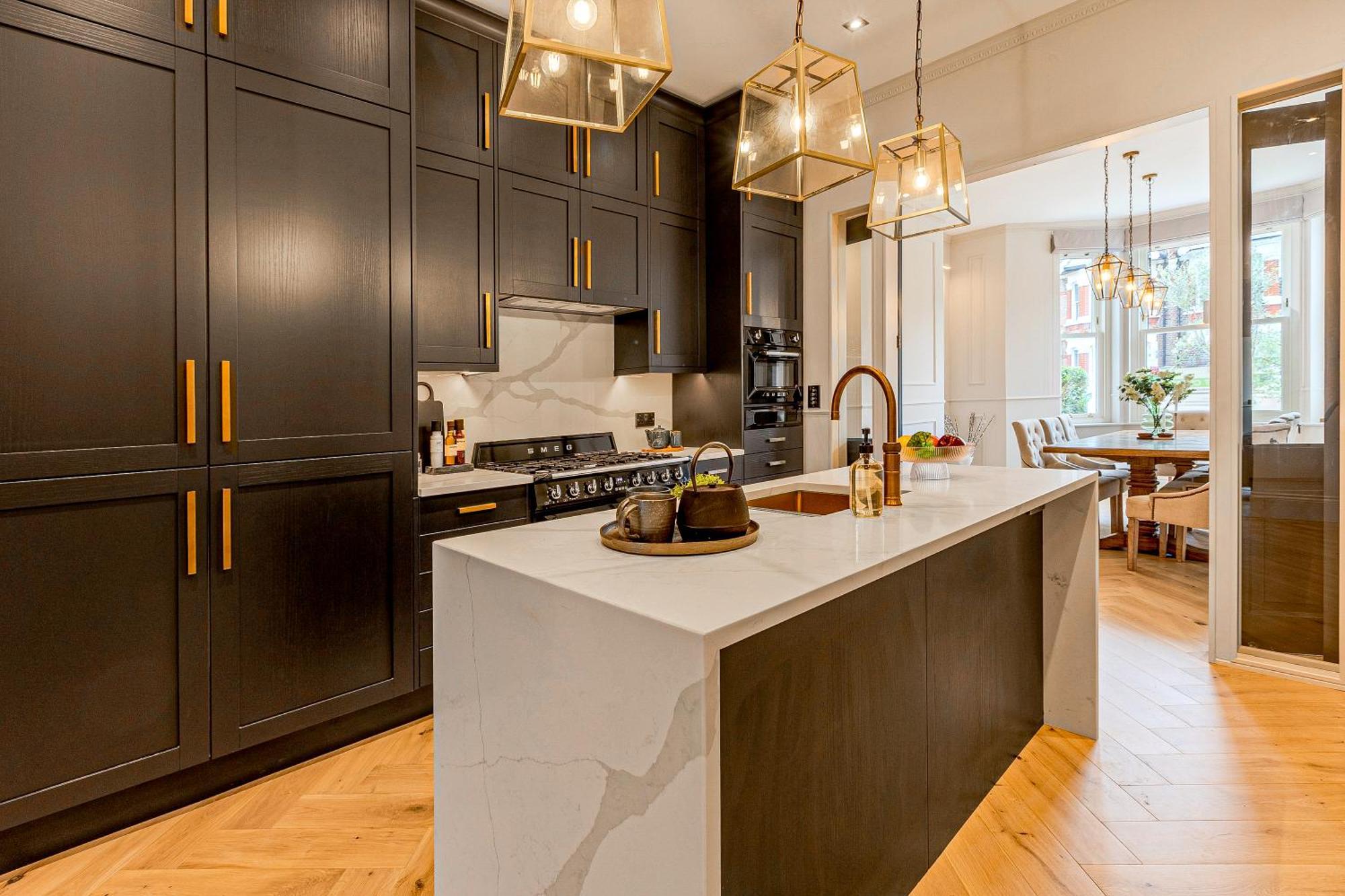 Astounding 4br Haven With Garden Queens Park Tube *