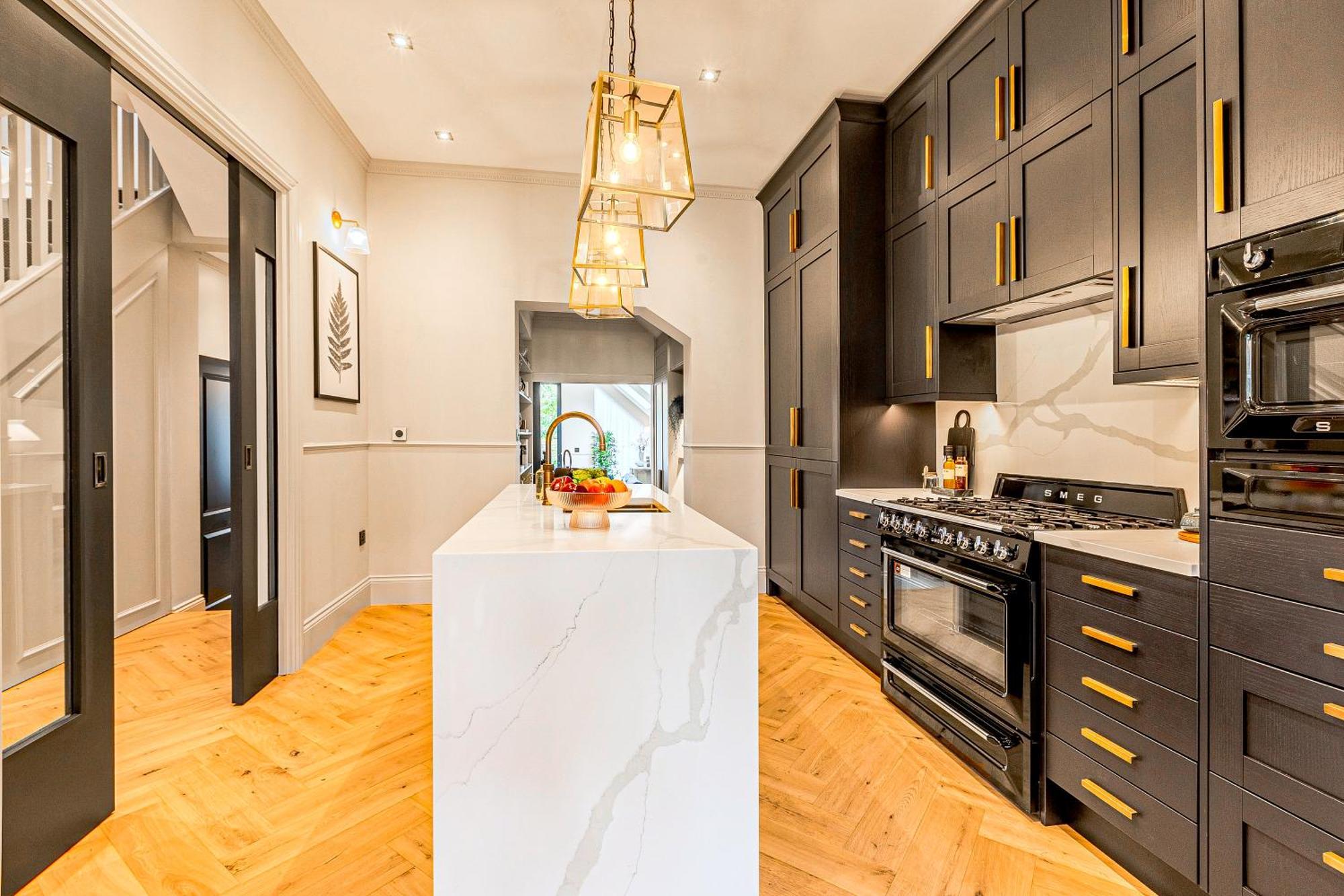 Apartment Astounding 4br Haven With Garden Queens Park Tube London