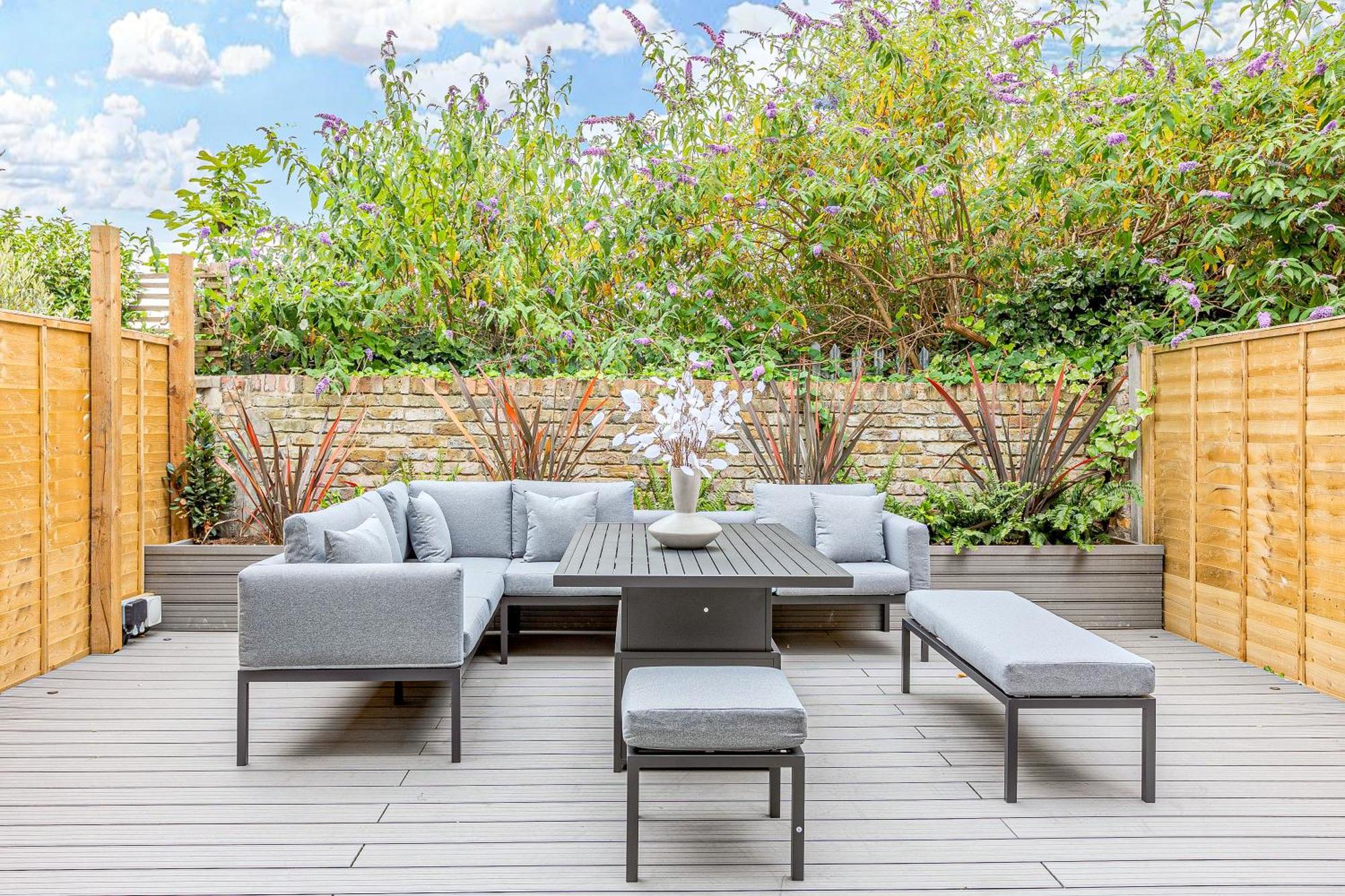 Astounding 4br Haven With Garden Queens Park Tube London
