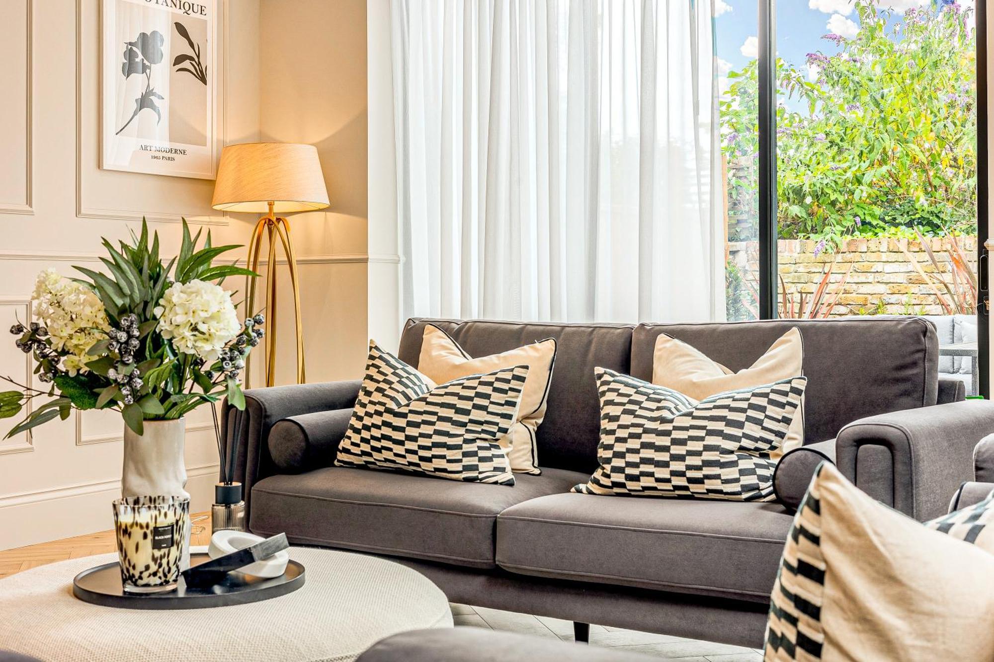 Astounding 4br Haven With Garden Queens Park Tube