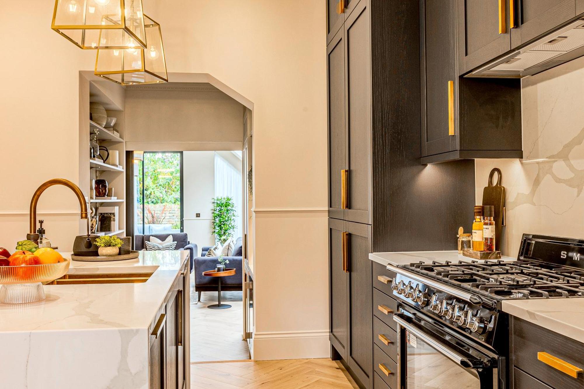 Astounding 4br Haven With Garden Queens Park Tube Apartment *